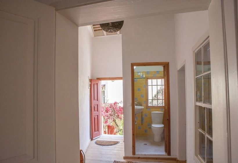 فندق Red Door House