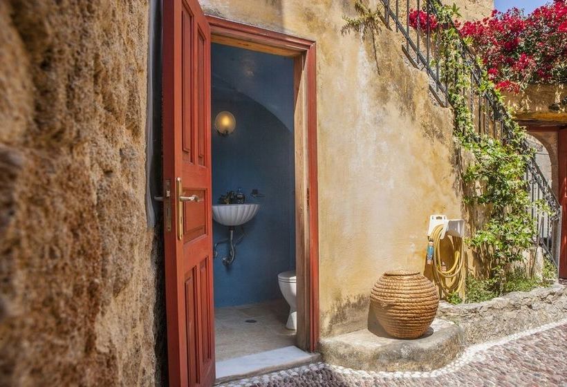 فندق Red Door House