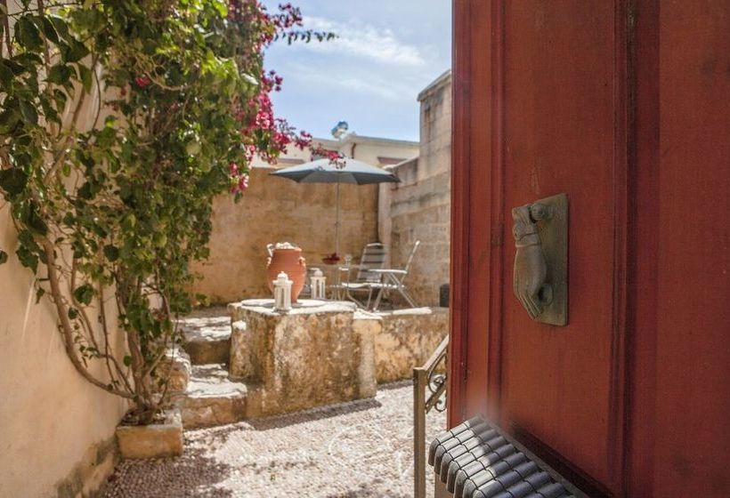 فندق Red Door House