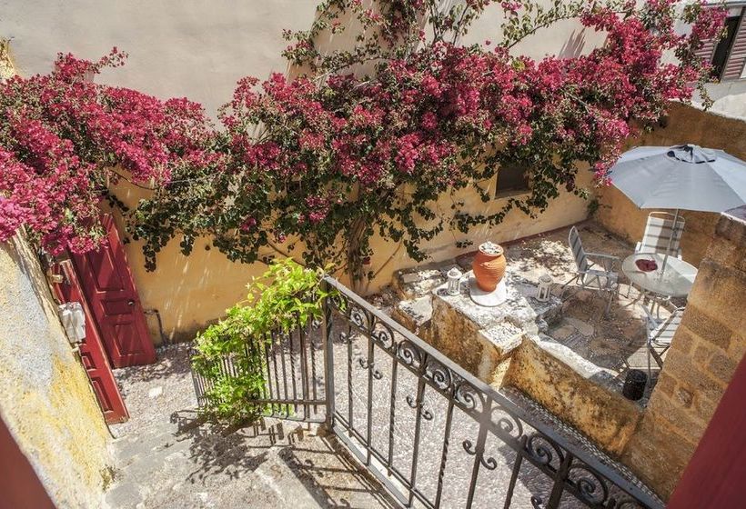 فندق Red Door House