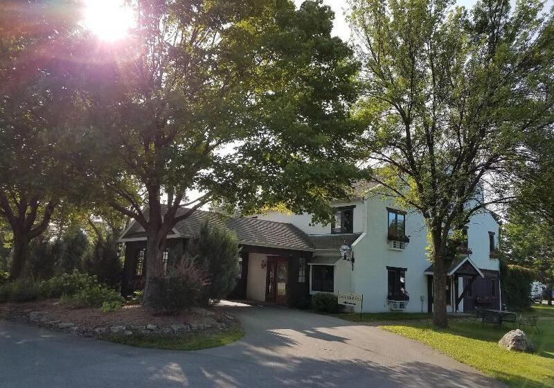 호텔 Settlement Courtyard Inn & Lavender Spa