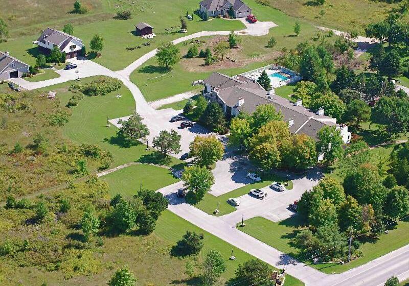 호텔 Settlement Courtyard Inn & Lavender Spa