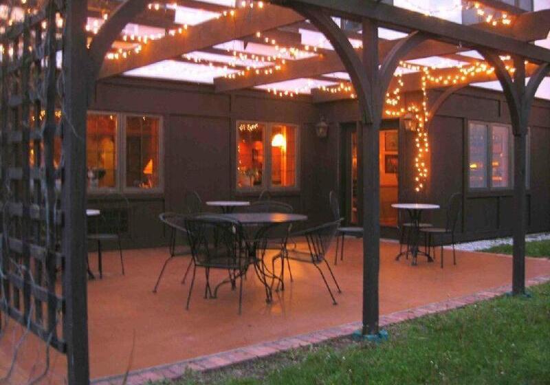 호텔 Settlement Courtyard Inn & Lavender Spa