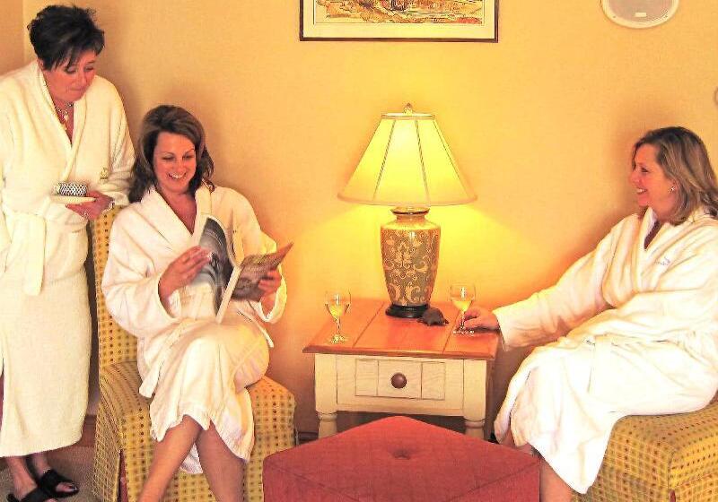 호텔 Settlement Courtyard Inn & Lavender Spa