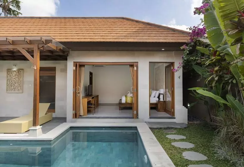 هتل Three Brothers Bungalows & Villas