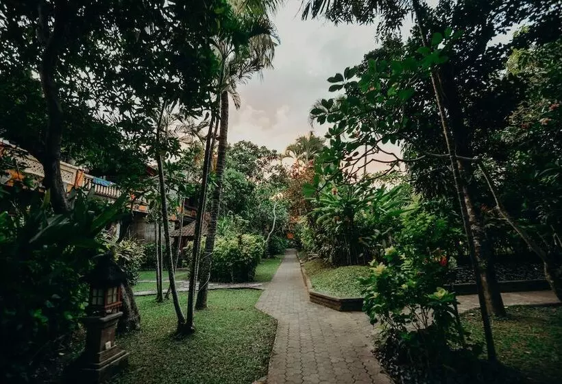 هتل Three Brothers Bungalows & Villas