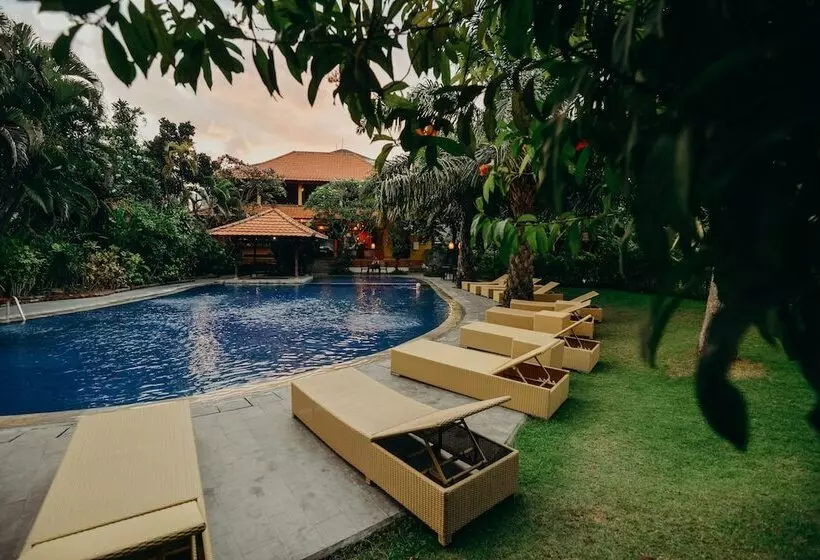 هتل Three Brothers Bungalows & Villas