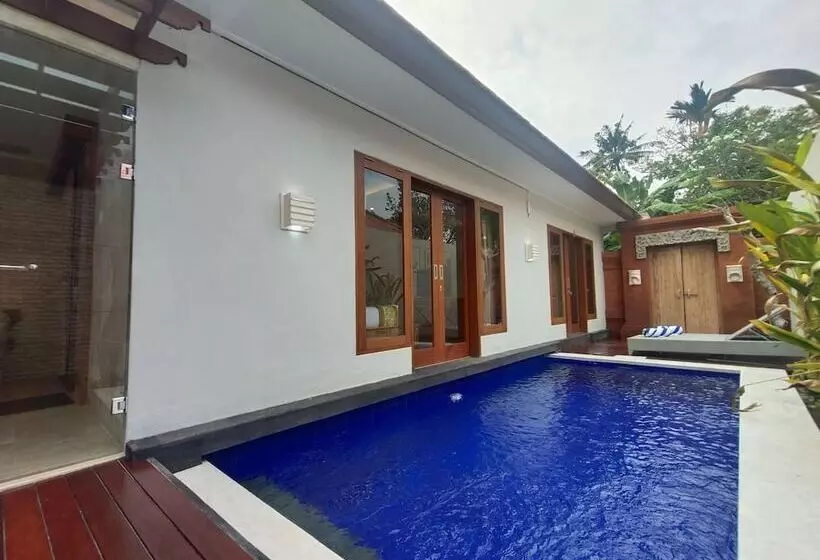 هتل Three Brothers Bungalows & Villas