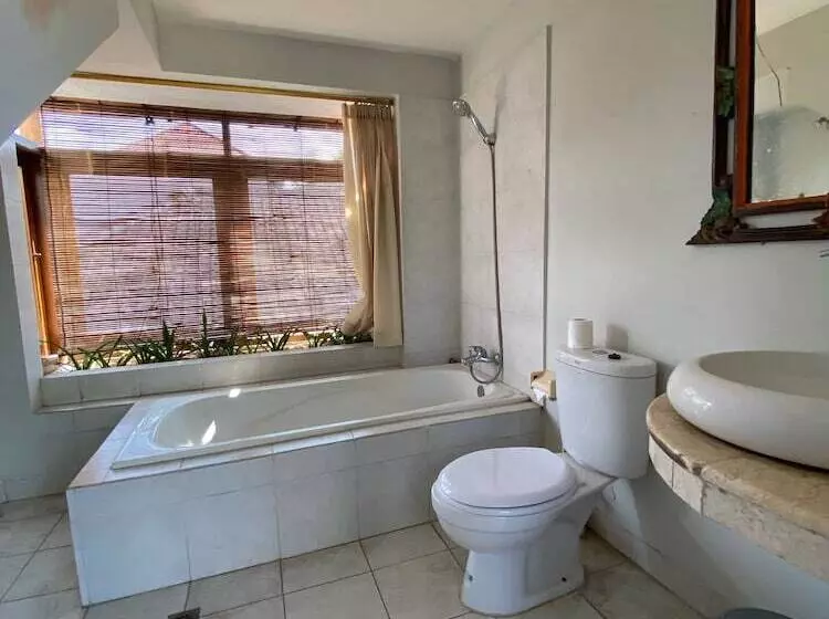 هتل Three Brothers Bungalows & Villas