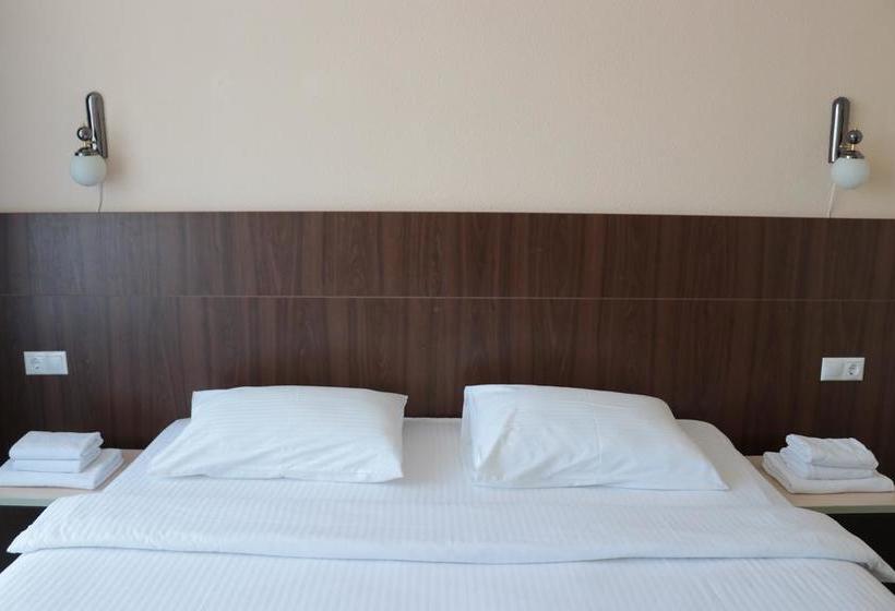 בית מלון כפרי Znanie Health Resort