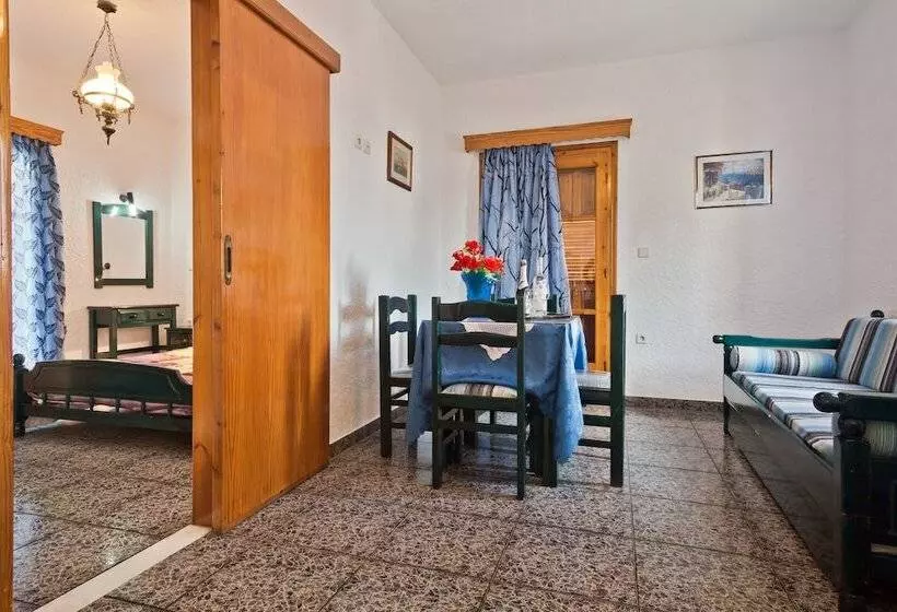 Montemar Studios & Apartments