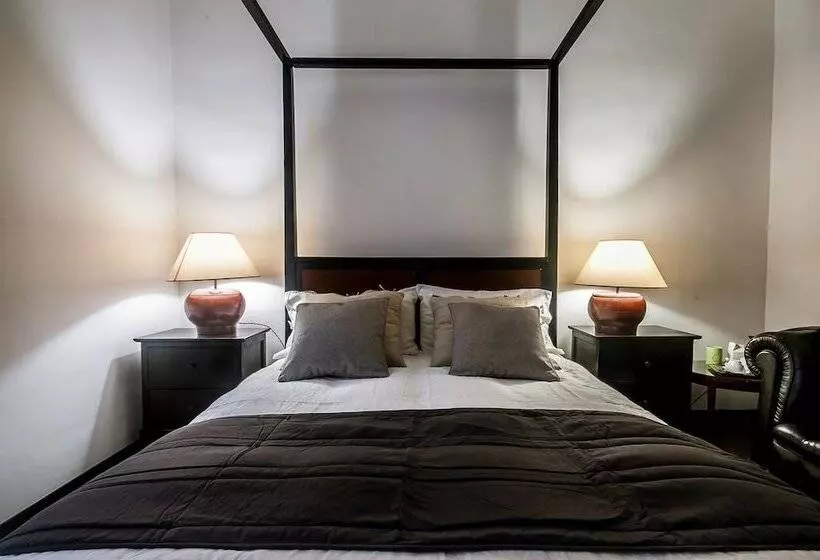 Pension No3 Town House Pantheon