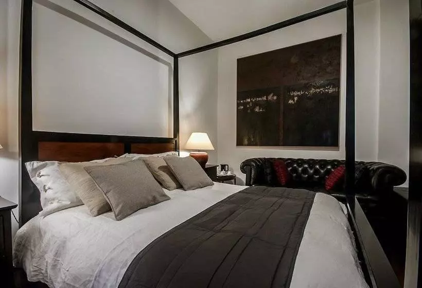 Pension No3 Town House Pantheon