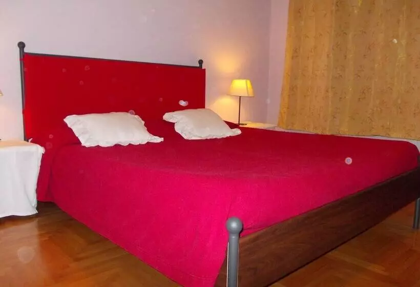 تختخواب و صبحانه Travellers Lodge Bed & Rooms