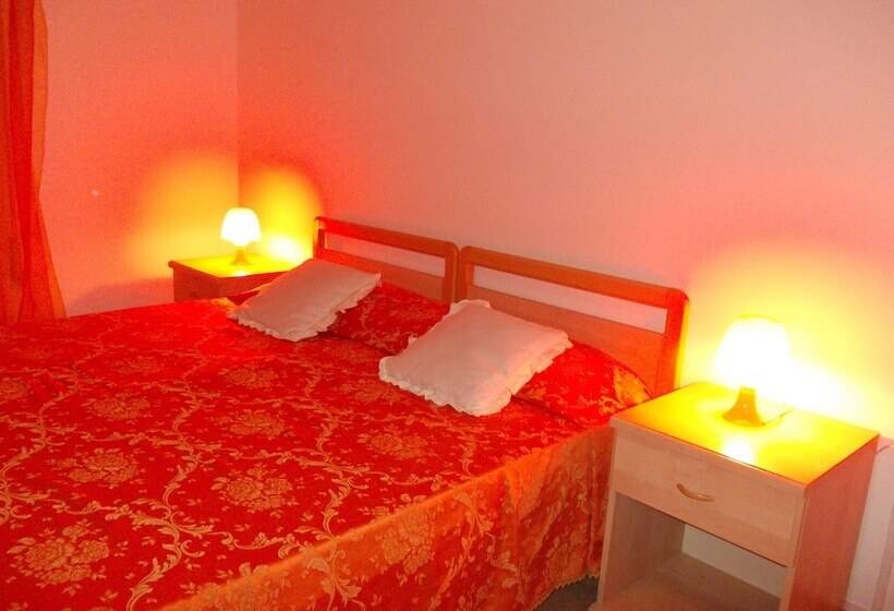 Bed and Breakfast Travellers Lodge Bed & Rooms