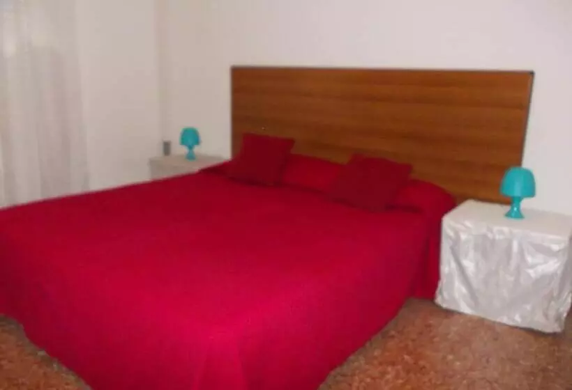 تختخواب و صبحانه Travellers Lodge Bed & Rooms