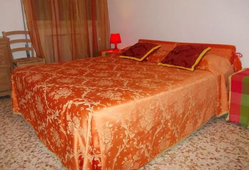 تختخواب و صبحانه Travellers Lodge Bed & Rooms