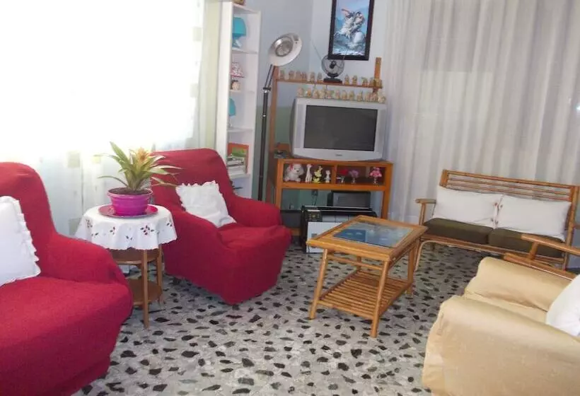 تختخواب و صبحانه Travellers Lodge Bed & Rooms