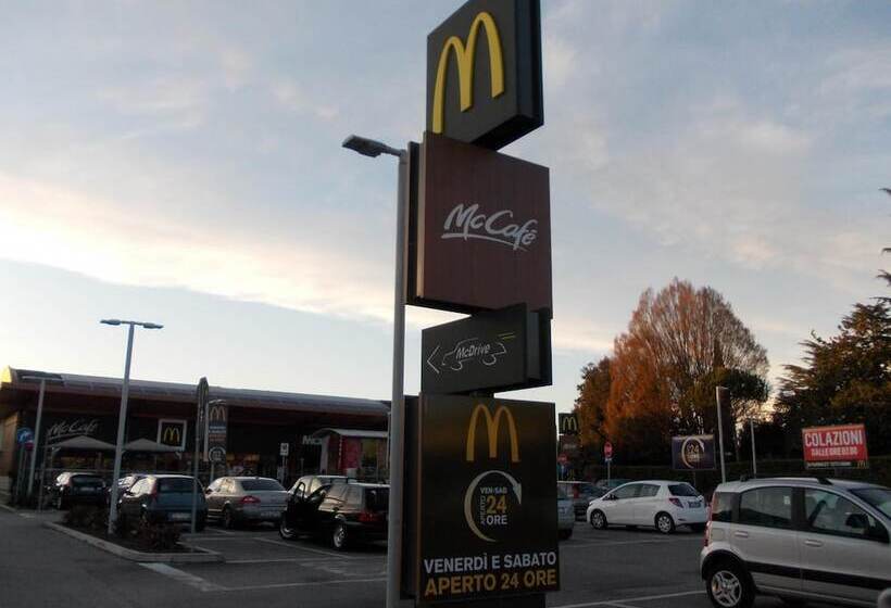 Bed and Breakfast Travellers Lodge Bed & Rooms