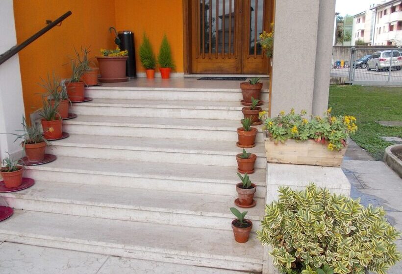 Bed and Breakfast Travellers Lodge Bed & Rooms