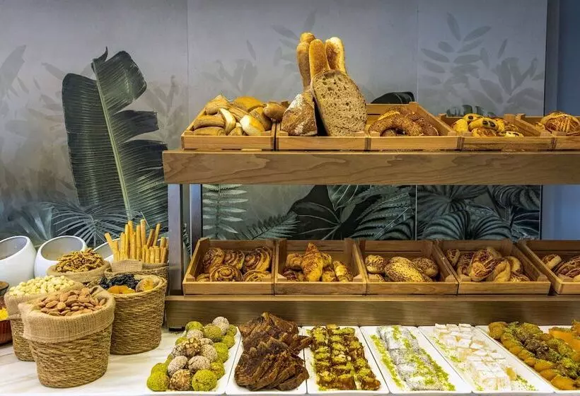 Hotelli Mövenpick Living Istanbul Camlivadi