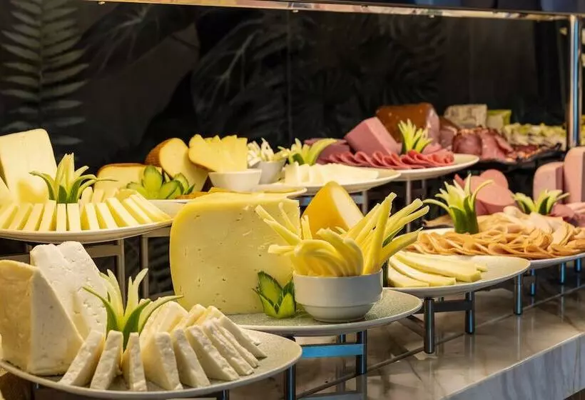 Hotelli Mövenpick Living Istanbul Camlivadi