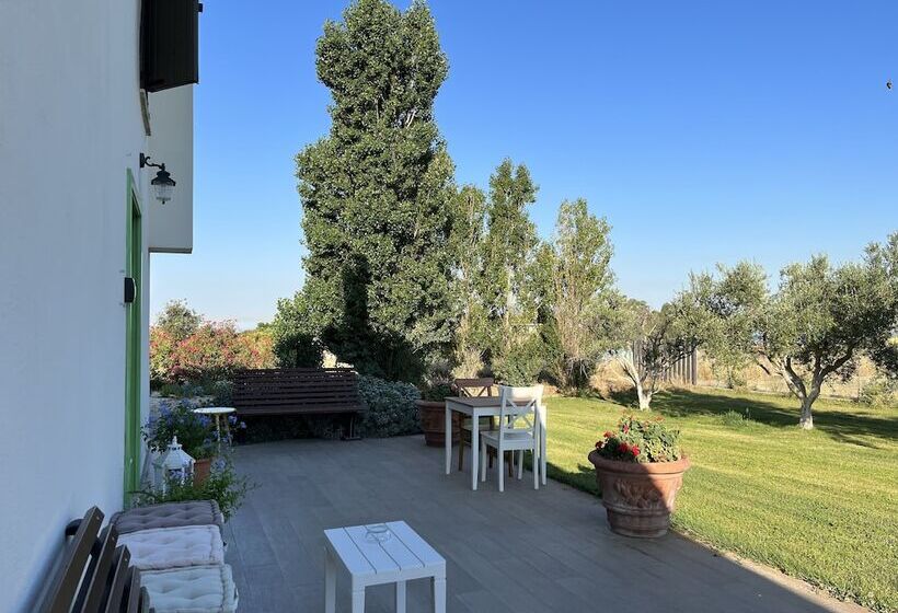 تختخواب و صبحانه Country Cottage