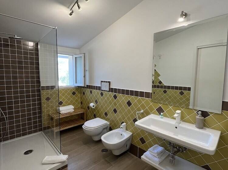 تختخواب و صبحانه Country Cottage