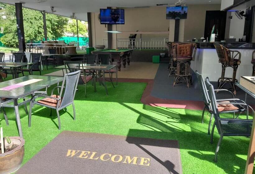 پانسیون Oasis Guesthouse & Bar