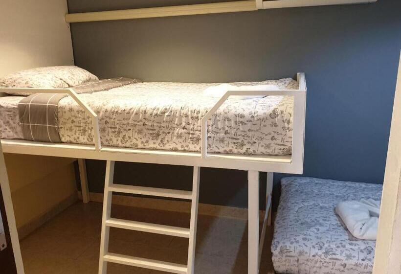 پانسیون Oasis Guesthouse & Bar