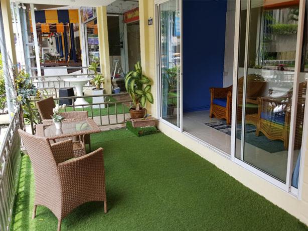 پانسیون Oasis Guesthouse & Bar