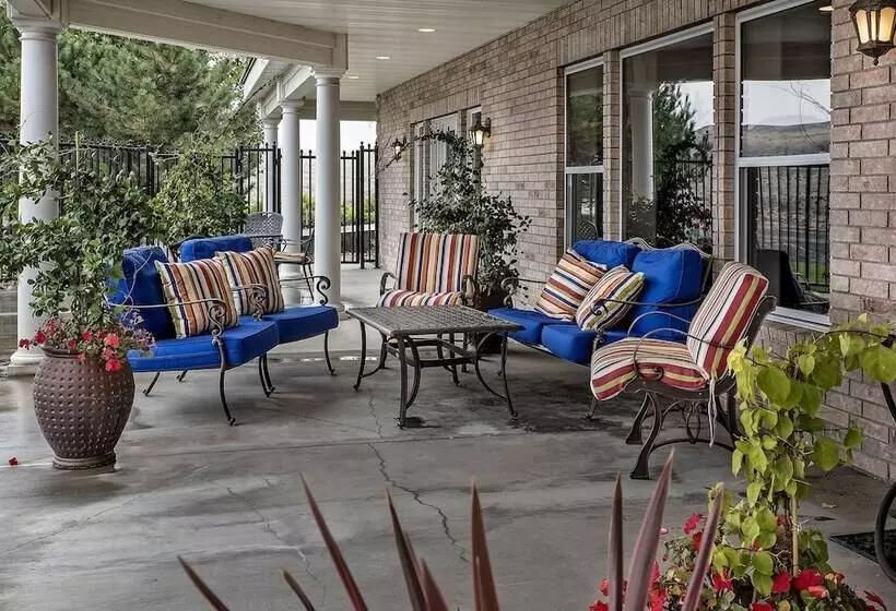 Aamiaismajoitus (B&B) Cameo Heights Mansion And The Vine Fine Dining Restaurant