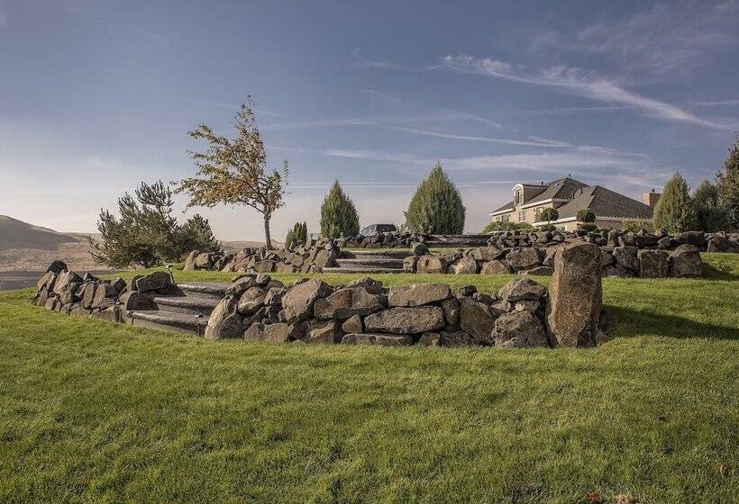 住宿加早餐  Cameo Heights Mansion And The Vine Fine Dining Restaurant