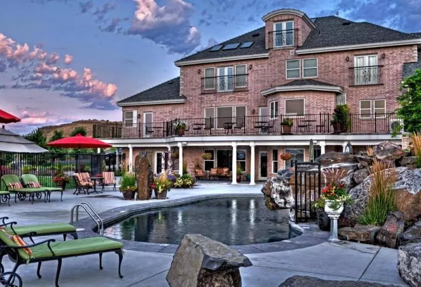 Aamiaismajoitus (B&B) Cameo Heights Mansion And The Vine Fine Dining Restaurant