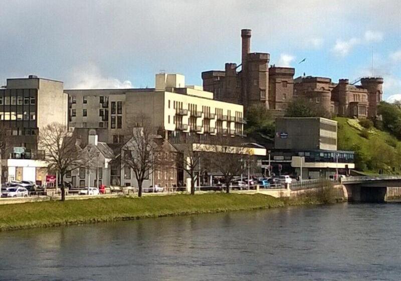 تختخواب و صبحانه Rossmount Guest House