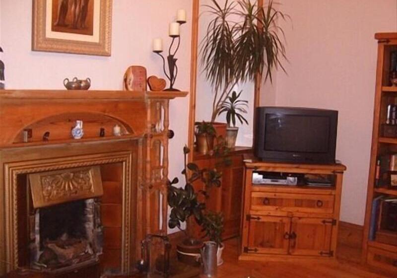 تختخواب و صبحانه Rossmount Guest House