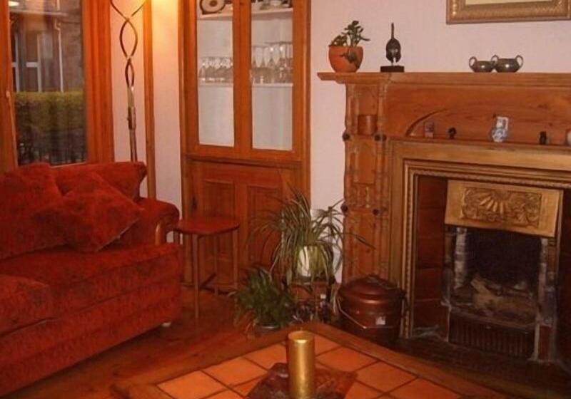 تختخواب و صبحانه Rossmount Guest House