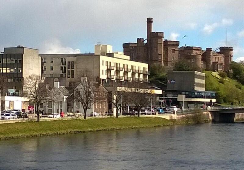 تختخواب و صبحانه Rossmount Guest House