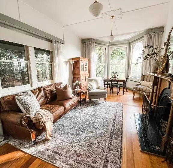 ベッドアンドブレックファースト Woolrich Historic Garden Cottage