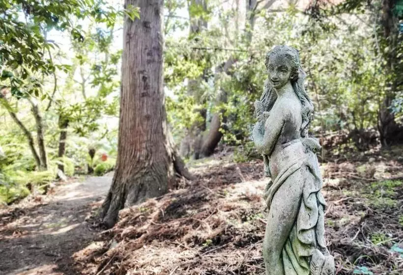 ベッドアンドブレックファースト Woolrich Historic Garden Cottage