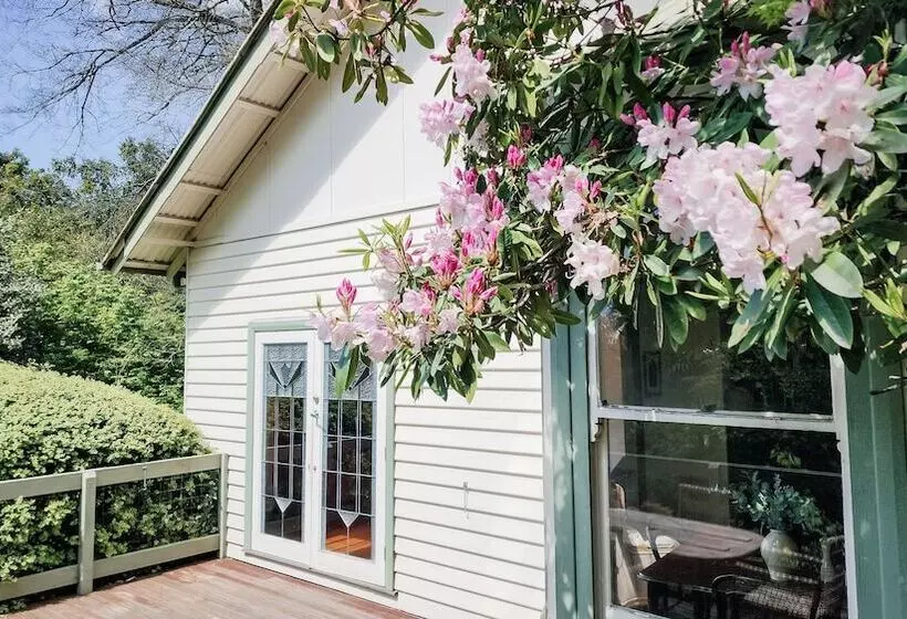 ベッドアンドブレックファースト Woolrich Historic Garden Cottage