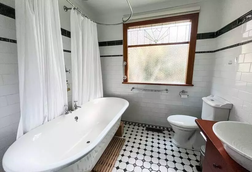 ベッドアンドブレックファースト Woolrich Historic Garden Cottage