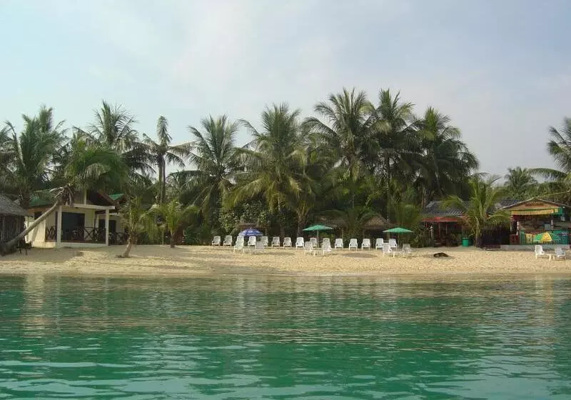 Hotelli Moonhut Bungalows