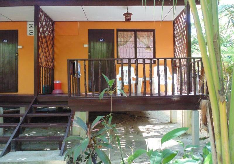 هتل Moonhut Bungalows