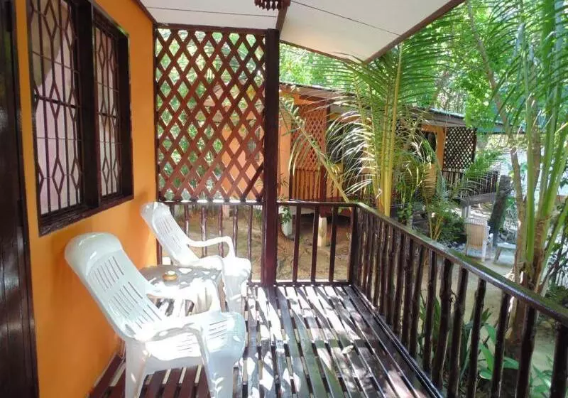 Hotelli Moonhut Bungalows