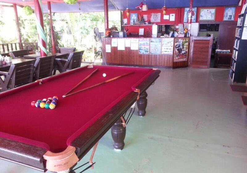 هتل Moonhut Bungalows