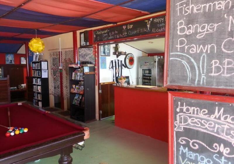 هتل Moonhut Bungalows