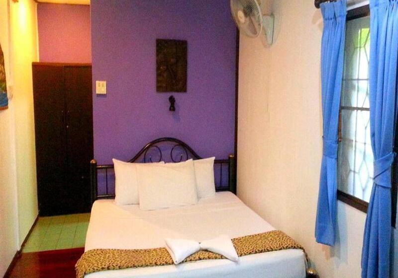 هتل Moonhut Bungalows