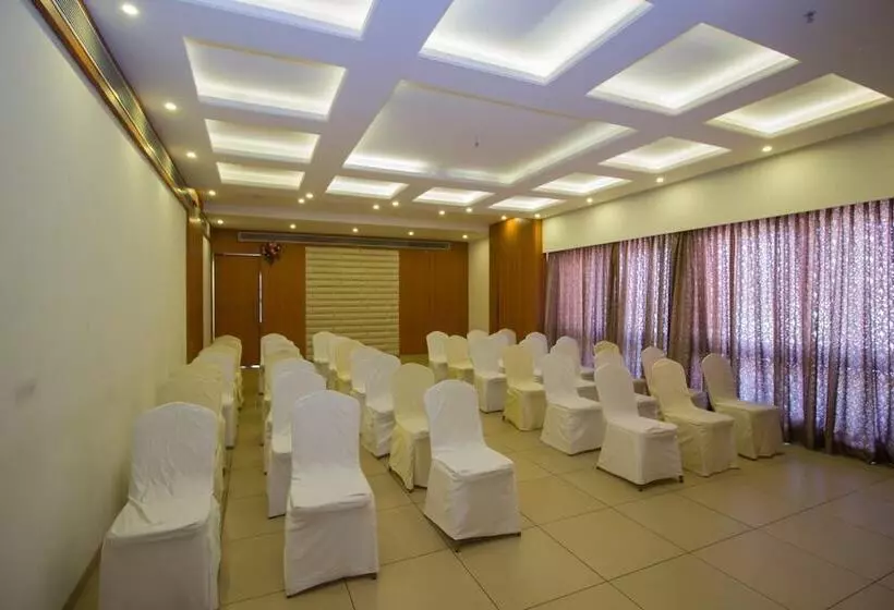 ホテル Rathi Residency