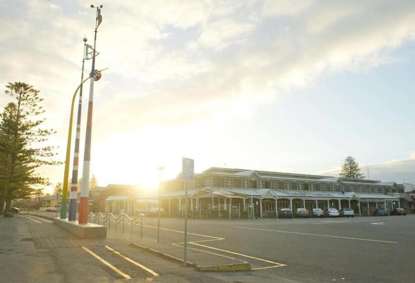 Nightcap At Hotel Victor